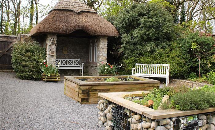 Wander our Castle Gardens, admiring blooming flowers. Rest on a bench, unwind, and immerse yourself in nature's beauty.